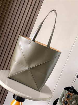 L0ew* medium puzzle fold tote in shinny calfskin