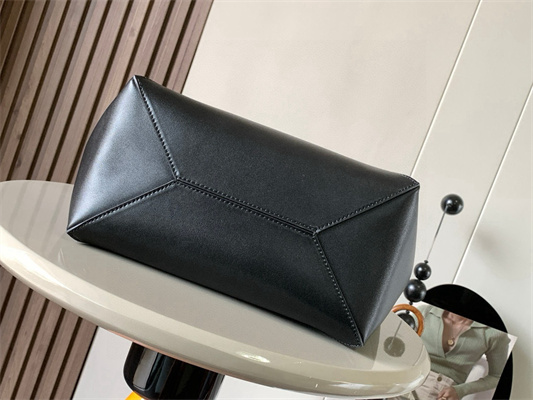 L0ew* medium puzzle fold tote in shinny calfskin black