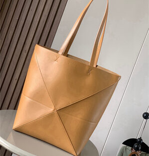L0ew* medium puzzle fold tote in shinny calfskin