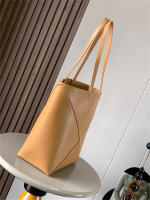 L0ew* medium puzzle fold tote in shinny calfskin