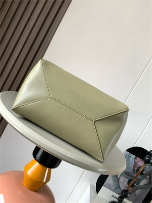 L0ew* medium puzzle fold tote in shinny calfskin