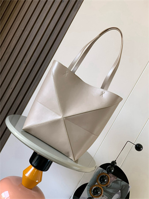 L0ew* medium puzzle fold tote in shinny calfskin