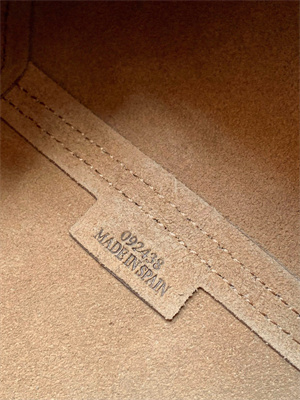 L0ew* medium puzzle fold tote in shinny calfskin