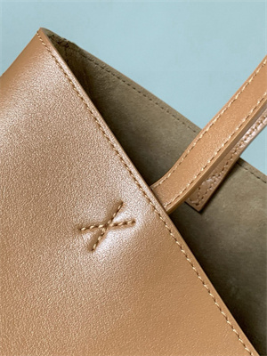 L0ew* medium puzzle fold tote in shinny calfskin