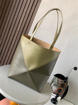 L0ew* medium puzzle fold tote in shinny calfskin