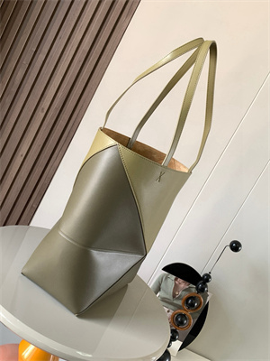 L0ew* medium puzzle fold tote in shinny calfskin