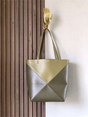 L0ew* medium puzzle fold tote in shinny calfskin