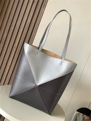 L0ew* medium puzzle fold tote in shinny calfskin