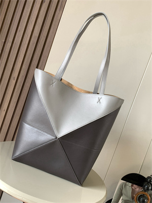 L0ew* medium puzzle fold tote in shinny calfskin