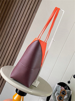 L0ew* medium puzzle fold tote in shinny calfskin