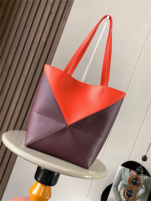 L0ew* medium puzzle fold tote in shinny calfskin