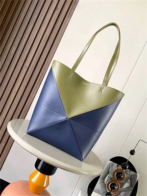 L0ew* medium puzzle fold tote in shinny calfskin