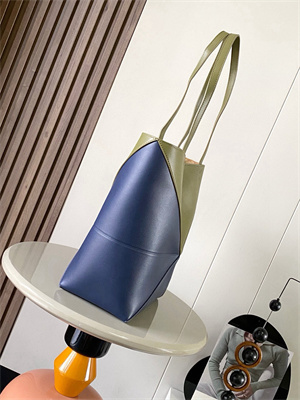 L0ew* medium puzzle fold tote in shinny calfskin