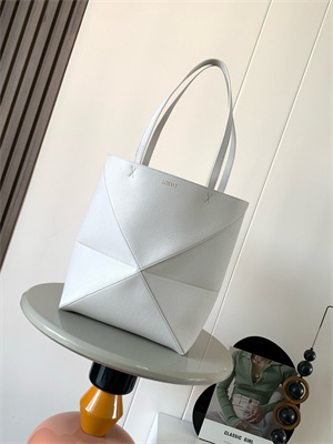 L0ew* medium puzzle fold tote in grained calfskin
