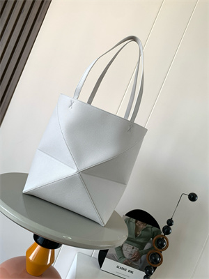 L0ew* medium puzzle fold tote in grained calfskin