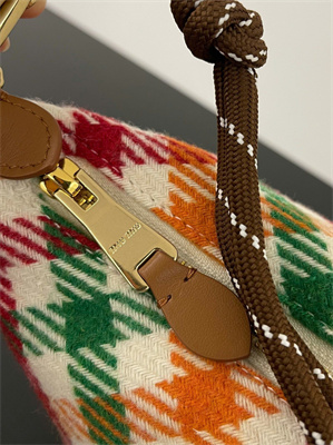 M*um*u plaid wool pouch red/green