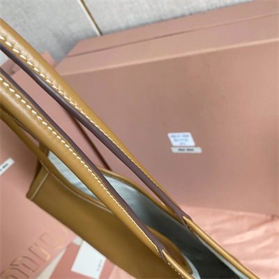 M*um*u ivy leather bag cognac color