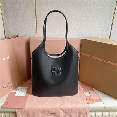 M*um*u ivy leather bag black color