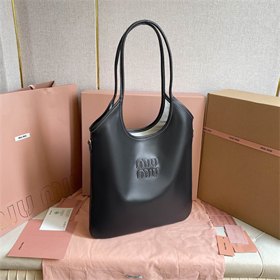 M*um*u ivy leather bag black color
