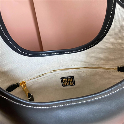 M*um*u ivy leather bag black color