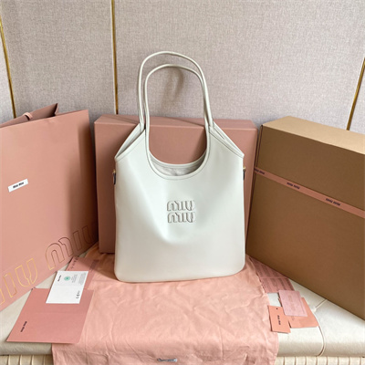 M*um*u ivy leather bag white color