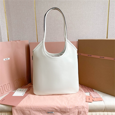 M*um*u ivy leather bag white color