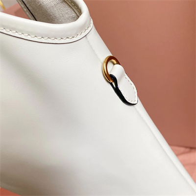 M*um*u ivy leather bag white color